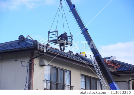 Large-scale repair work on roof tiles Large-scale repair work on roof tiles 113613250