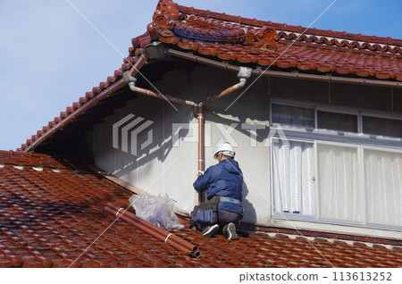 Rain gutter replacement and repair work Rain gutter replacement and repair work 113613252