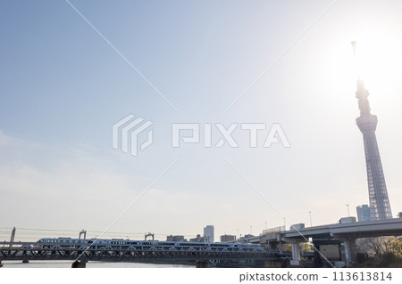 晴空下行駛的新特快Spacia X 113613814