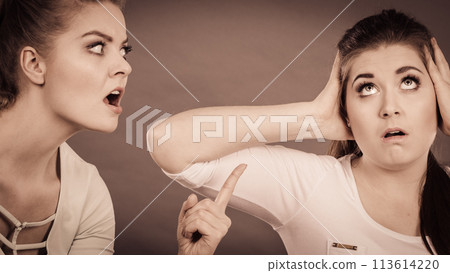 Two women having argue 113614220