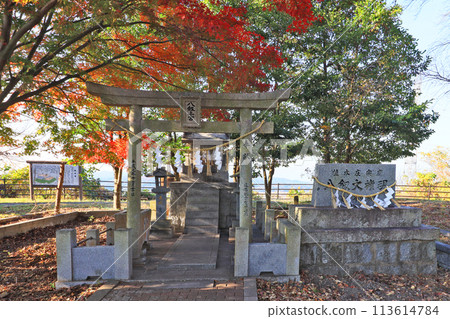Yatsururugi Shrine Kamimiya, located on the summit of Mount Tsurugidake in Kurate Town, Fukuoka Prefecture 113614784