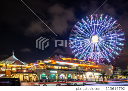 [沖繩縣] 夜晚的美國村 113616792