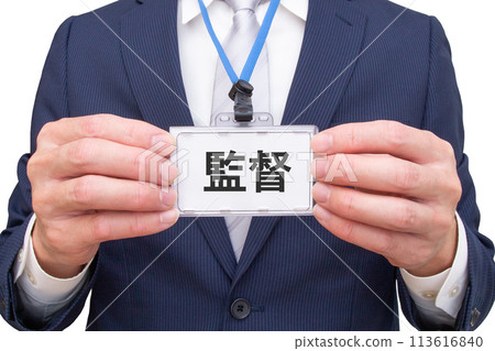 一個帶著導演名牌的男人 113616840