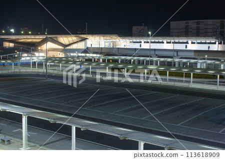 Makuhari Toyosuna Station at night Makuhari Toyosuna Station at night 113618909
