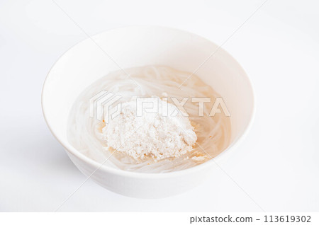 粉紅湯煮河粉 113619302