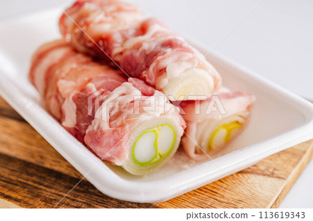 White onion wrapped in pork 113619343