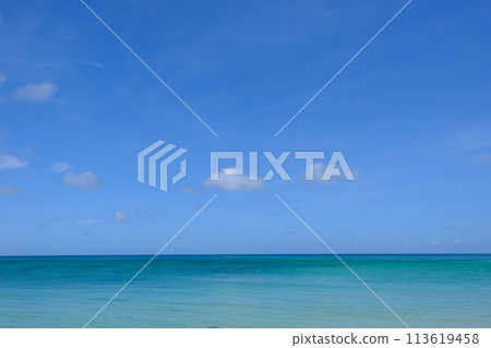 石垣島平久保海岸上漂浮的雲彩 石垣島平久保海岸上漂浮的雲彩 113619458