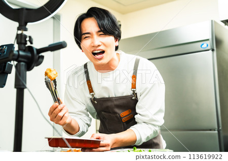 男性影響者拍攝影片 113619922