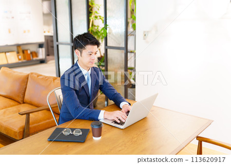 A man working in a sure office 113620917