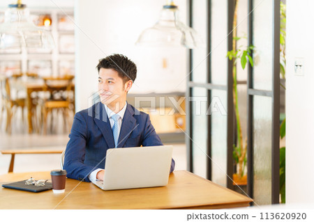 A man working in a sure office 113620920