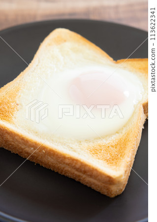 Delicious fried egg toast 113622341