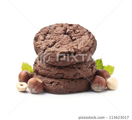 Chip chocolate cookies with filbert on white backgrounds Chip chocolate cookies with filbert on white backgrounds 113623017