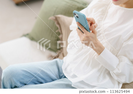 Middle women watching smaho Middle women watching smaho 113625494