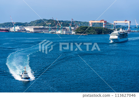從女神大橋進入長崎港的客船 [長崎市] 113627046