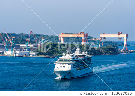 Cruise ship arriving at Nagasaki Port from Megami Ohashi Bridge [Nagasaki City] 113627050