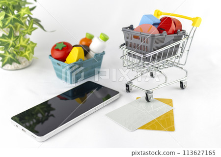 Image of buying food with a smartphone Image of buying food with a smartphone 113627165