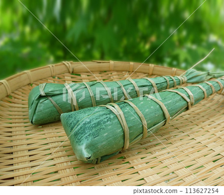 To celebrate the Boys' Festival! A photo of fragrant chimaki wrapped in bamboo leaves 113627254