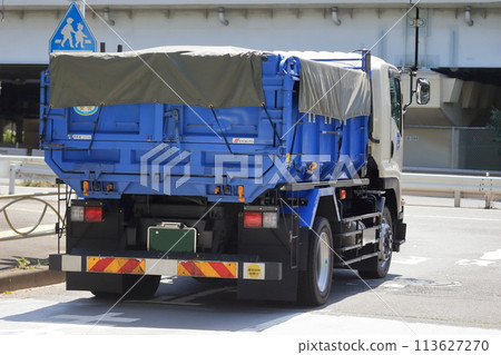 Image of industrial waste collection and transportation vehicle 113627270
