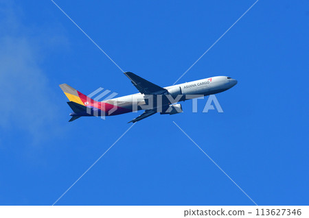 Asiana Airlines 767 Cargo takeoff climb 113627346