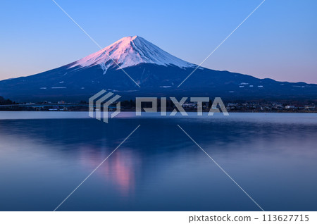 Inverted crimson Fuji seen from Lake Kawaguchi, Yamanashi Prefecture (dawn) Inverted crimson Fuji seen from Lake Kawaguchi, Yamanashi Prefecture (dawn) 113627715
