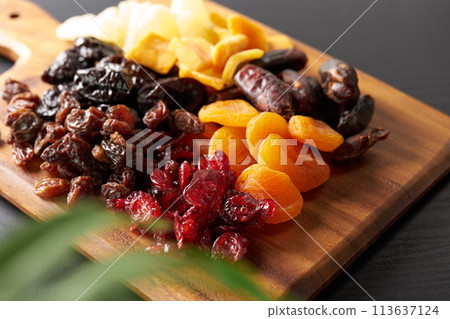 Dried fruit image 113637124