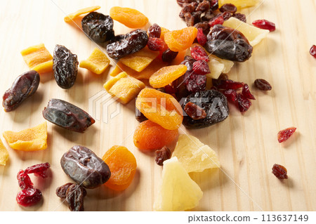 Dried fruit image 113637149