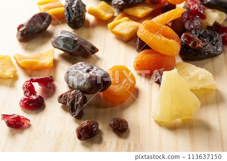 Dried fruit image 113637150