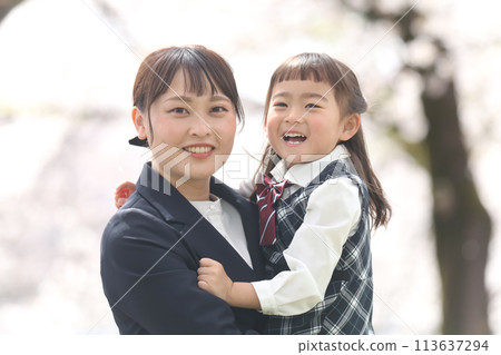 Smile parent and child Smile parent and child 113637294