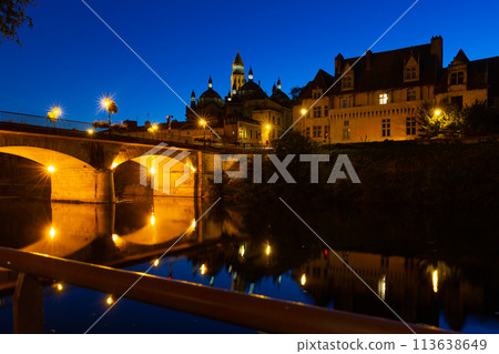 Perigueux city and Isle river at night 113638649