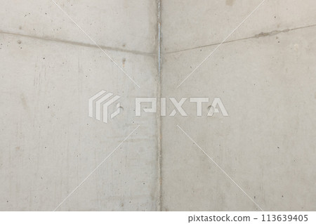 裸露混凝土房間的角落背景，色彩鮮豔 113639405