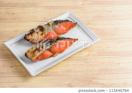 烤鹹鮭魚 113640764
