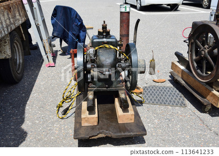 Parking lot mover 113641233