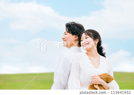 蜜月、蜜月、旅行情人、夫婦、已婚夫婦的形象 113641932