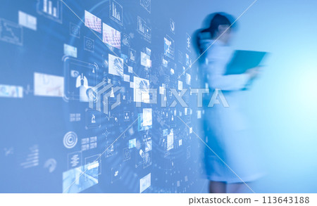 A person working in a white coat 113643188