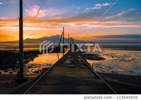 Sunset tidal flats Nagabeda seabed road (Uto City, Kumamoto Prefecture) 113644856