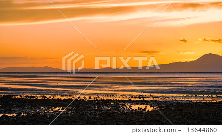 Sunset tidal flats Nagabeda seabed road (Uto City, Kumamoto Prefecture) 113644860