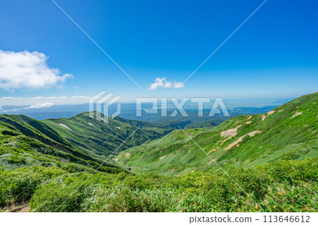Yamagata Gassan sacred mountain climbing blue sky 113646612