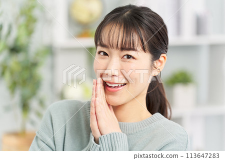 一個牙齒好、說話輕聲細語的女人 113647283