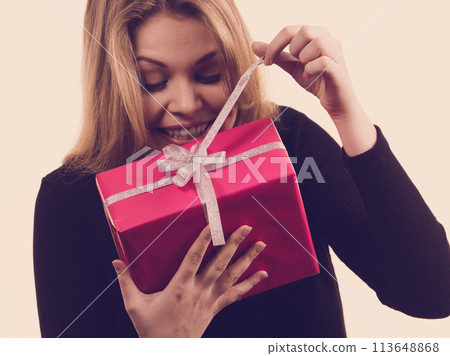 Girl opening pink gift box 113648868