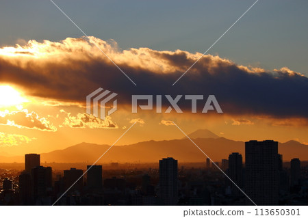 Sunset behind Mt. Fuji as seen from Minato-ku in central Tokyo Japan Sunset behind Mt. Fuji as seen from Minato-ku in central Tokyo Japan 113650301