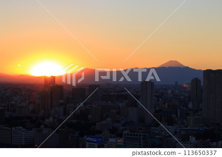 Sunset behind Mt. Fuji as seen from Minato-ku in central Tokyo Japan Sunset behind Mt. Fuji as seen from Minato-ku in central Tokyo Japan 113650337