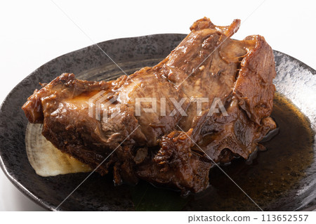 Simmered bluefin tuna (kama) 113652557