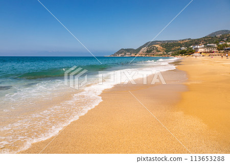Golden sands and turquoise waves at Kleopatra Beach Alanya Turkey 113653288