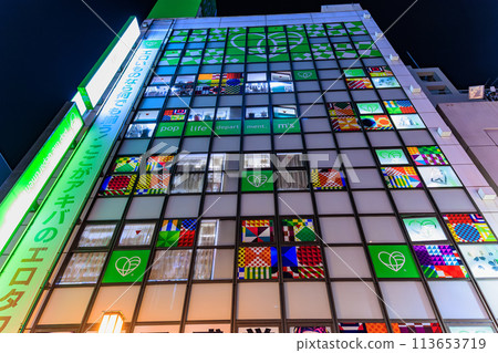 東京千代田區秋葉原站周圍的都市景觀夜景 113653719