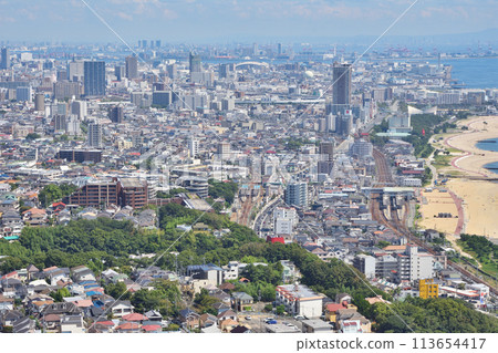 Kobe city and Suma beach 113654417