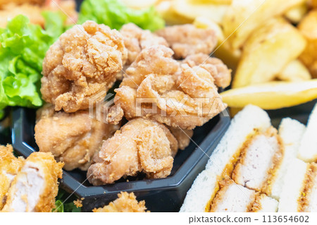 A photo of delicious looking hors d'oeuvres. 113654602