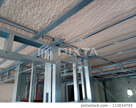 Under construction (light weather) 113654785