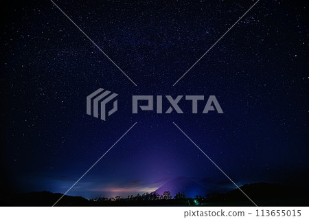 View of Mt. Yotei and the Milky Way at night from Makkari Village, Abuta County, Hokkaido in winter 113655015