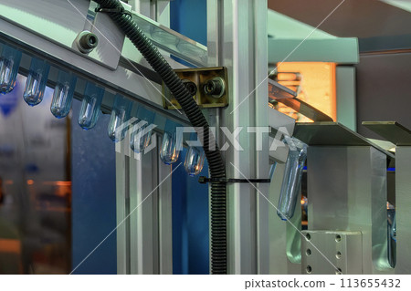 Conveyor belt deliver the preform shape to the blow mold machine. Conveyor belt deliver the preform shape to the blow mold machine. 113655432