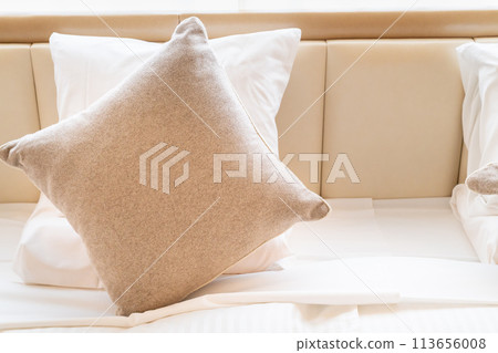 飯店床的照片。住宿形象。 113656008